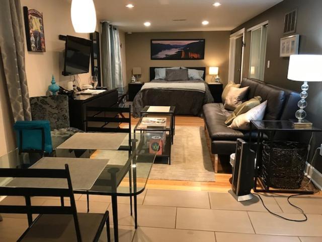 Boutique Style Apartment In The Heart Of Se Портланд Екстериор снимка