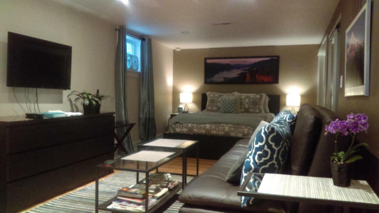 Boutique Style Apartment In The Heart Of Se Портланд Екстериор снимка